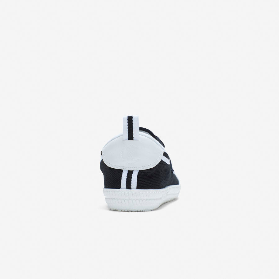BLACK/WHITE